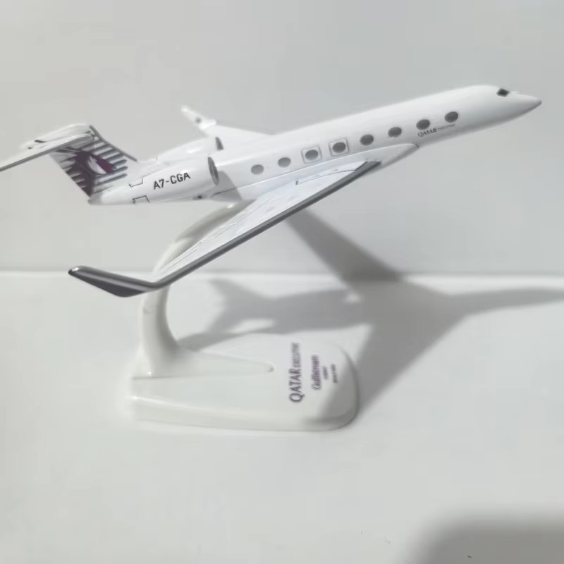 1/200 Scale Qatar Airways Gulf - Model Kit Airplane review and price